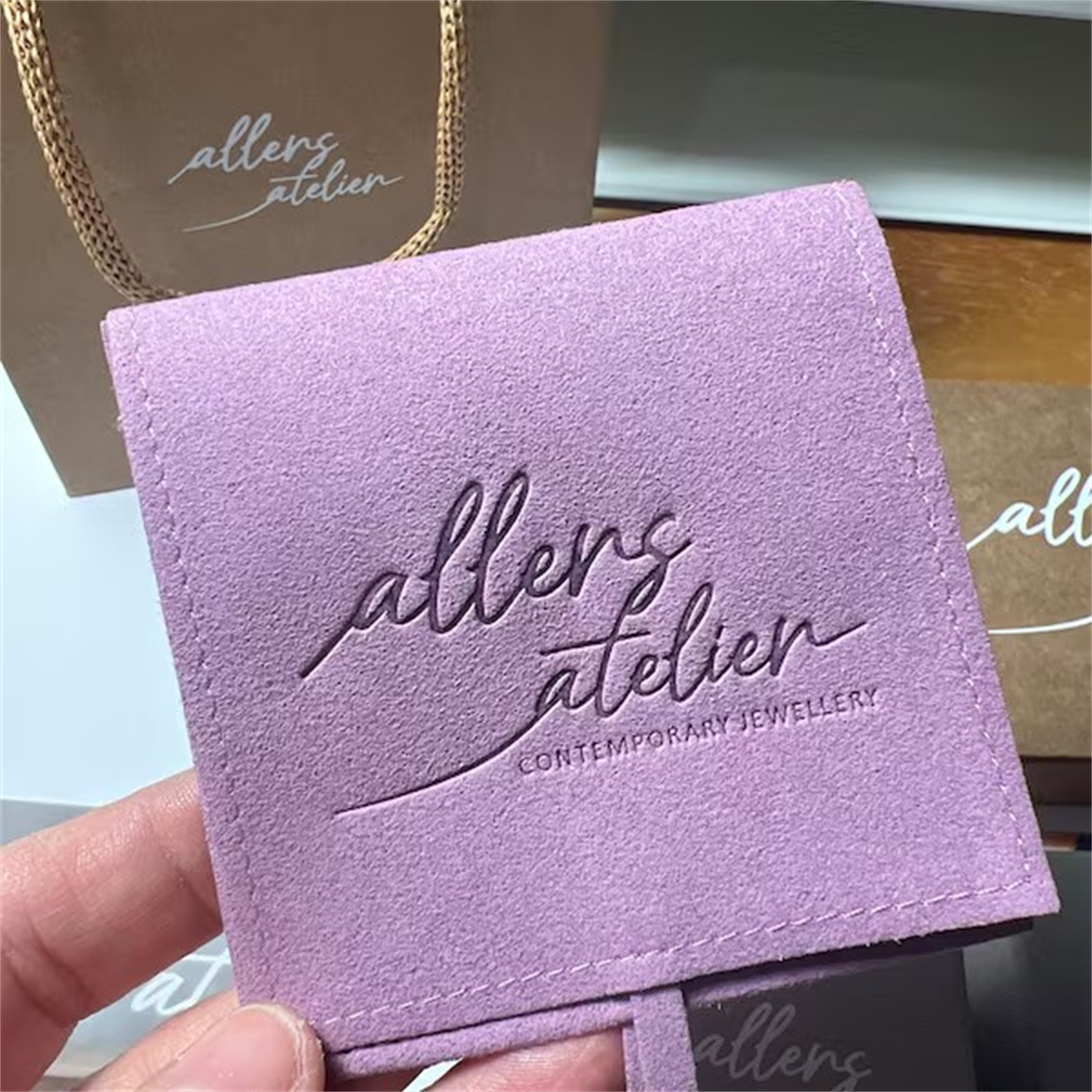 50pcs Beige Soft Velvet Jewelr - Perfume Fragrance Logo บทวิจารณ์และราคา